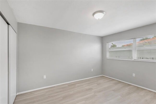 Building Photo - 250 Rosery Rd NW