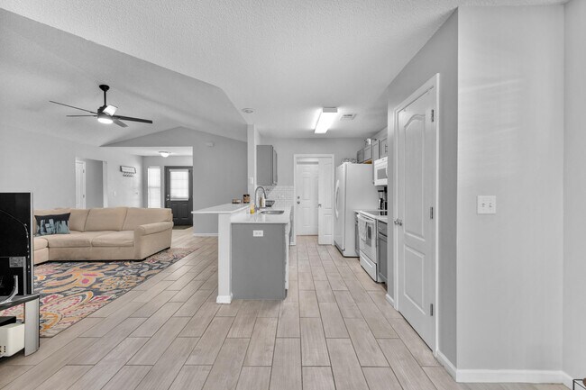 Building Photo - 2287 Harlan Ave