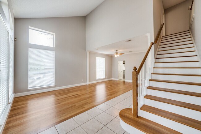 Building Photo - RENOVATED 4-BEDROOM IN MISSION RIDGE