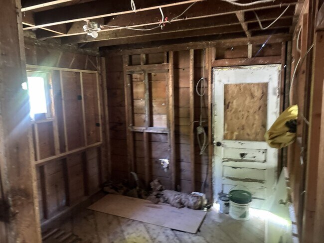 Building Photo - 214 Spruce St