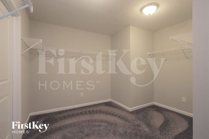 Building Photo - 380 Thunderwood Dr