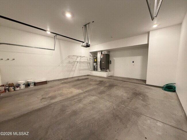 Building Photo - 3329 E Glenn St