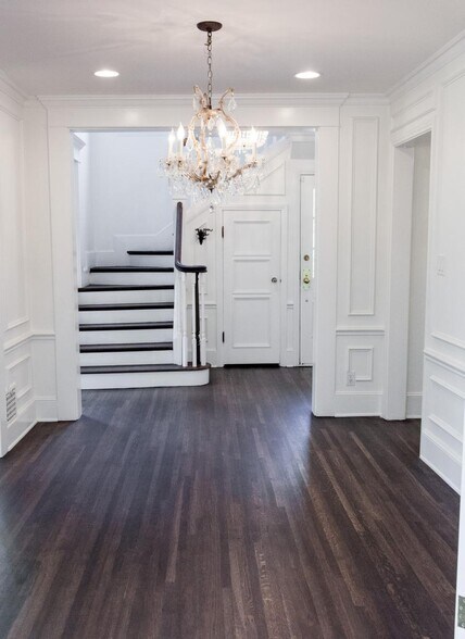 Building Photo - 3915 Benedict Canyon Dr