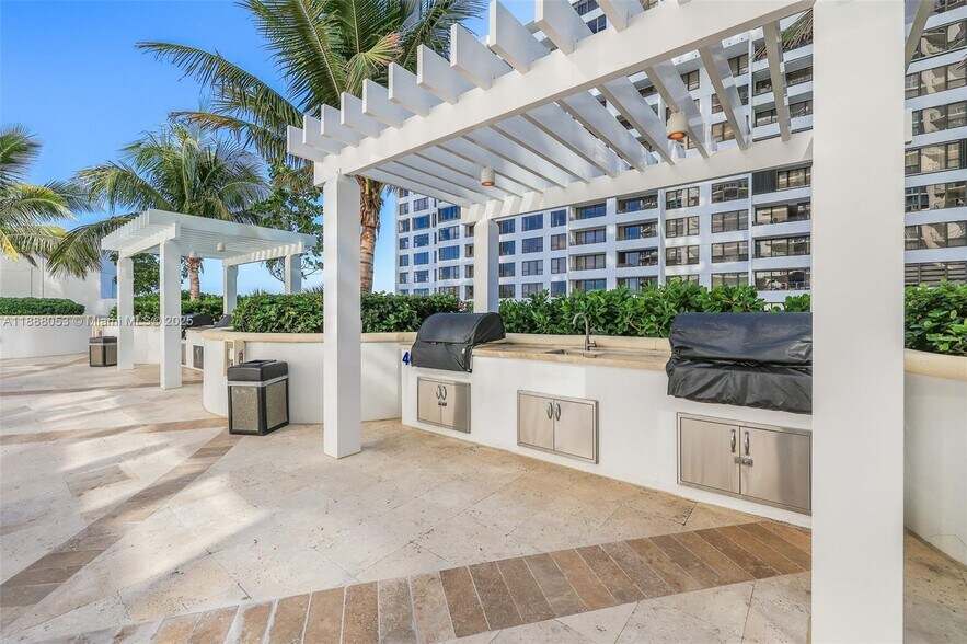 Building Photo - 3101 S Ocean Dr