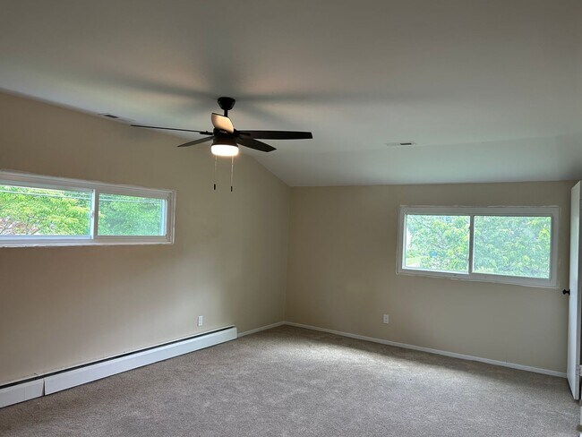 Building Photo - Spacious 4BR + Bonus Room – Available May 10! Regency Area!