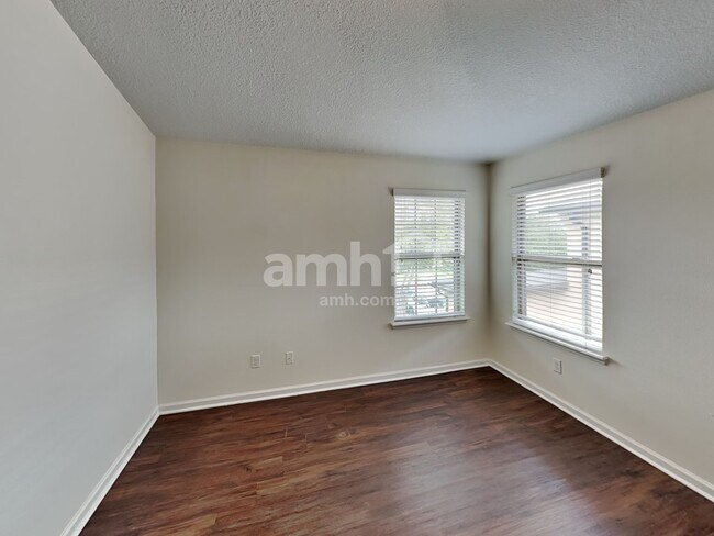 Building Photo - 231 Buck Run Way