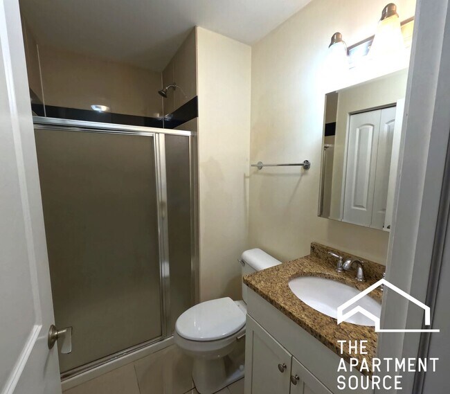 Building Photo - 851 N La Salle Dr