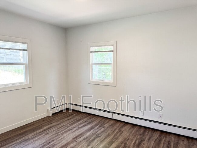 Building Photo - 825 E Dartmouth Ave