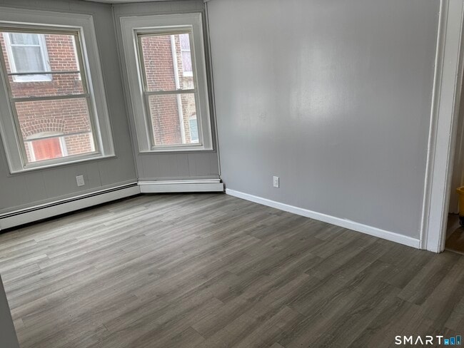 Building Photo - 107 Hamilton St