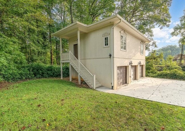 Building Photo - Ground floor aparment in Chapel Hill