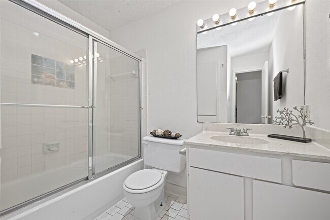 Building Photo - 9435 Pagewood Ln