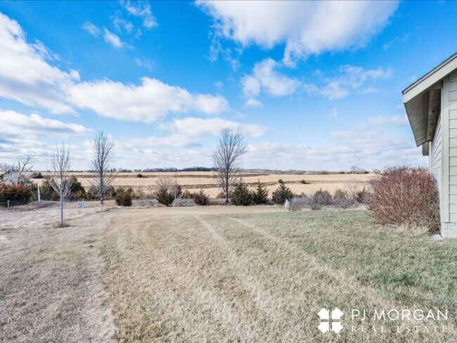 Building Photo - Tucked Away Yet Close to It All-Beautiful Elkhorn Rental has it all!