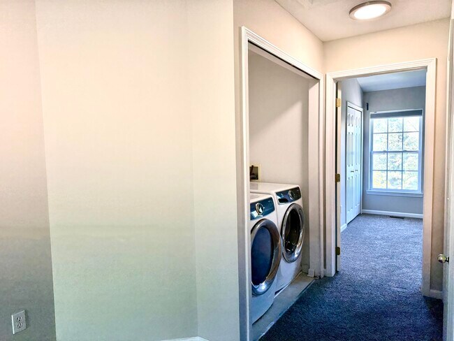 Building Photo - 3083 Promenade Cir