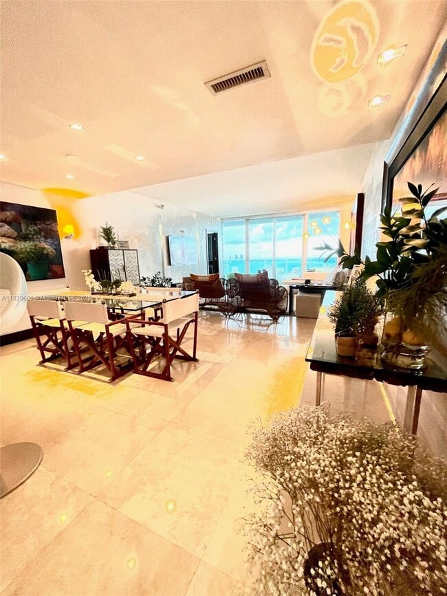 Building Photo - 1331 Brickell Bay Dr