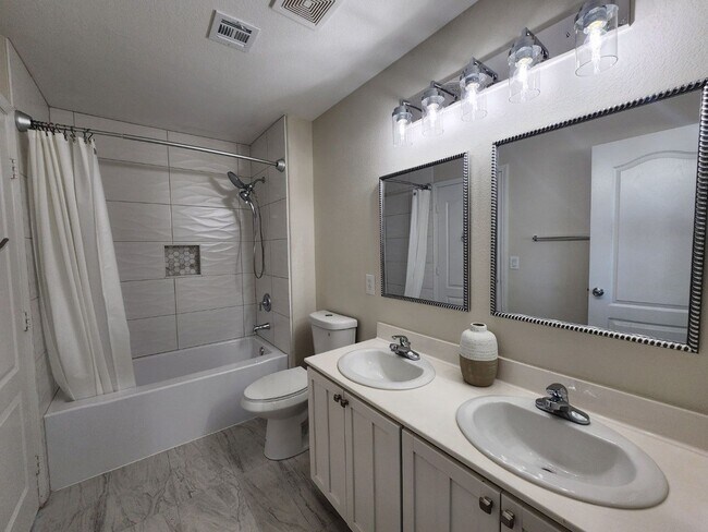 Building Photo - In the Heart of Green Valley Ranch