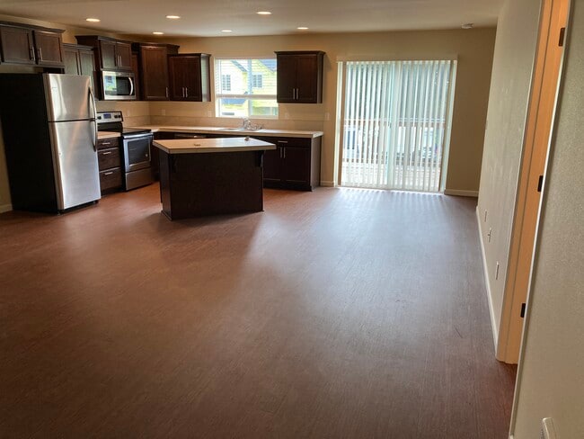 Building Photo - 197 Cloverdale Rd