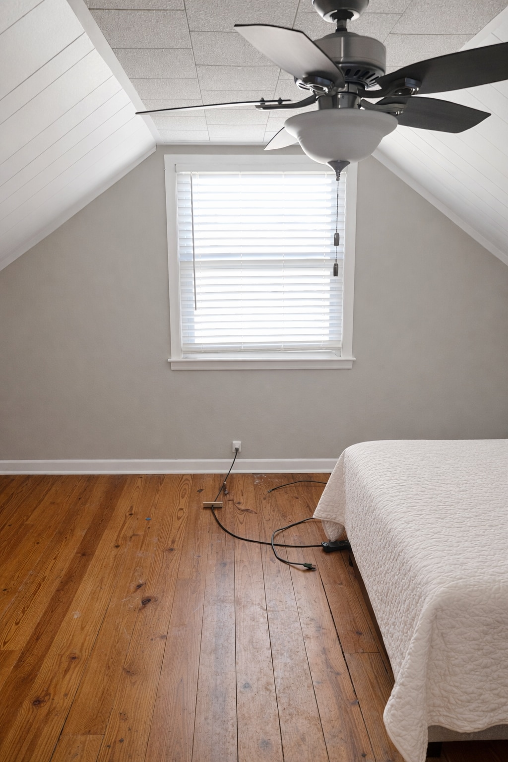 Bedroom 4 Queen - 513 N Nixon Ave