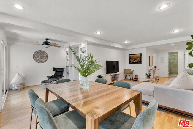 Building Photo - 11789 Montana Ave