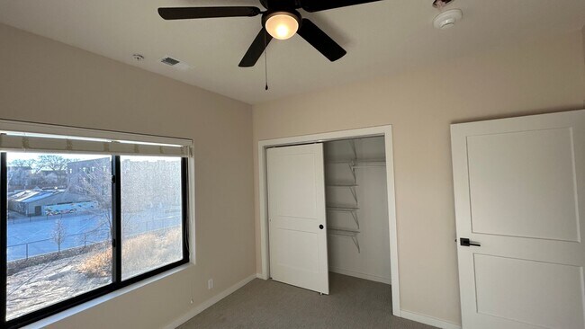 Building Photo - Elkhorn Landing Rentals (20605 Elkhorn Dr.)