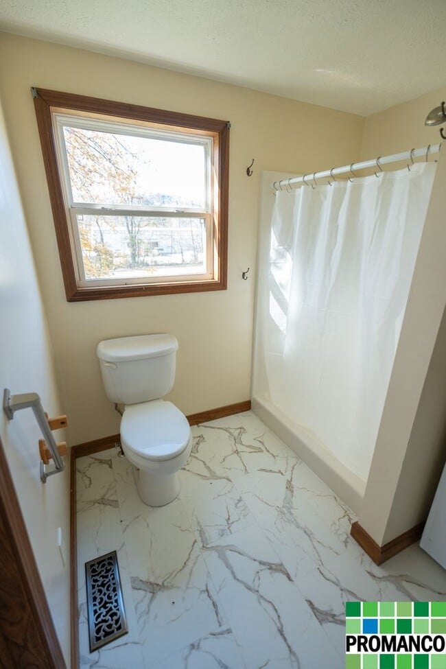 Building Photo - Southern Style Charming 3-Bedroom Farmhouse