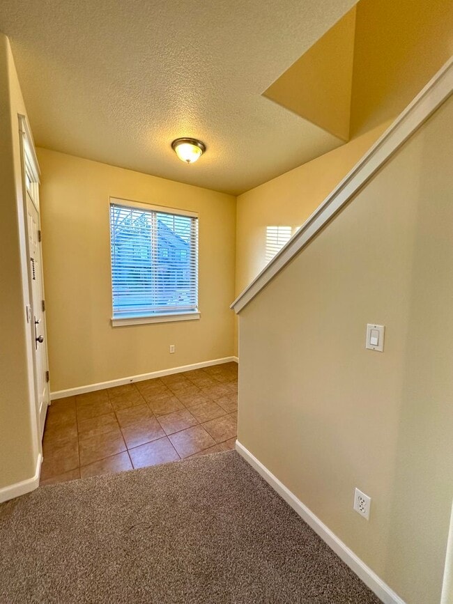 Building Photo - 63114 Dakota Dr