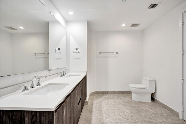 Building Photo - 488 NE 18th St