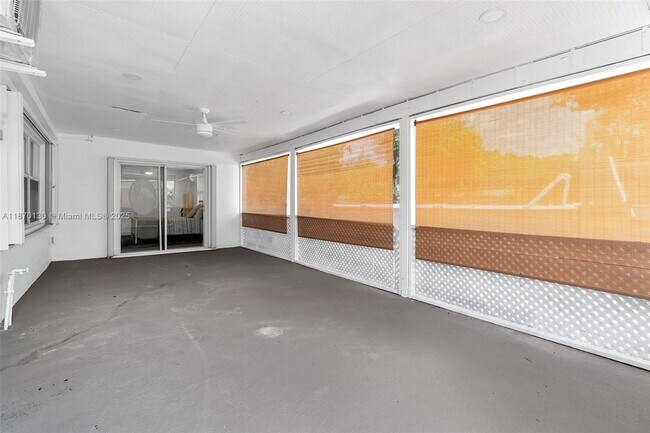 Building Photo - 658 SW 1st Ct