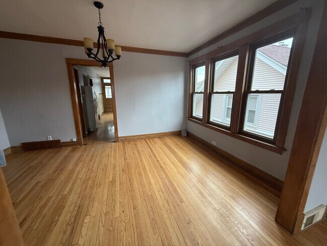 Building Photo - 5217 W Cuyler Ave