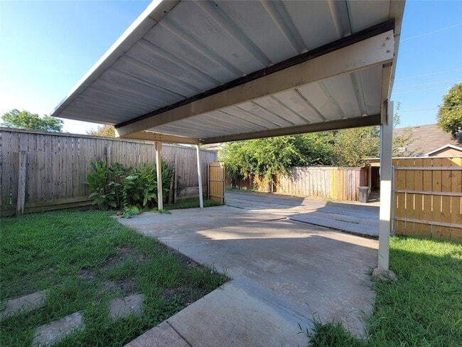 Building Photo - 833 Colchester Dr