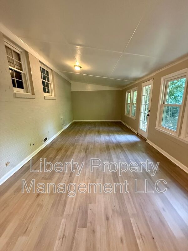 Building Photo - 475 Albemarle Dr