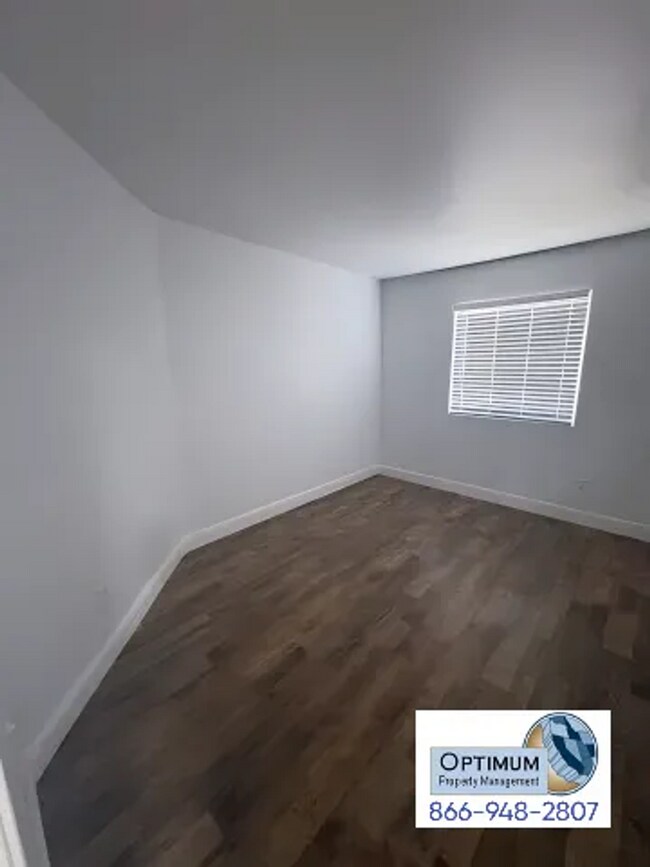 Building Photo - Spacious 4-Bedroom Home with Elegant Finishes & Convenient Location