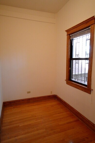 Building Photo - 638 W Drummond Pl