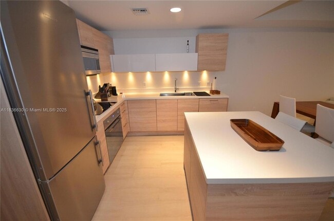 Building Photo - 16385 Biscayne Blvd
