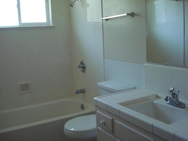 Building Photo - Very Cute 2/1 Duplex on Quiet Street in Sacramento-5402 Mona Way