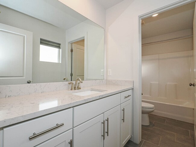 Building Photo - 3 bedroom, 2.5 Bathroom Saratoga Springs Home