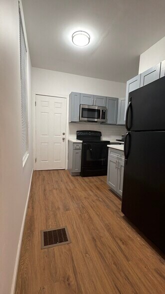 Kitchen - 1641 Edgley St