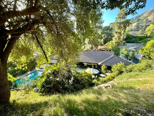 Building Photo - 1907 Maginn Dr