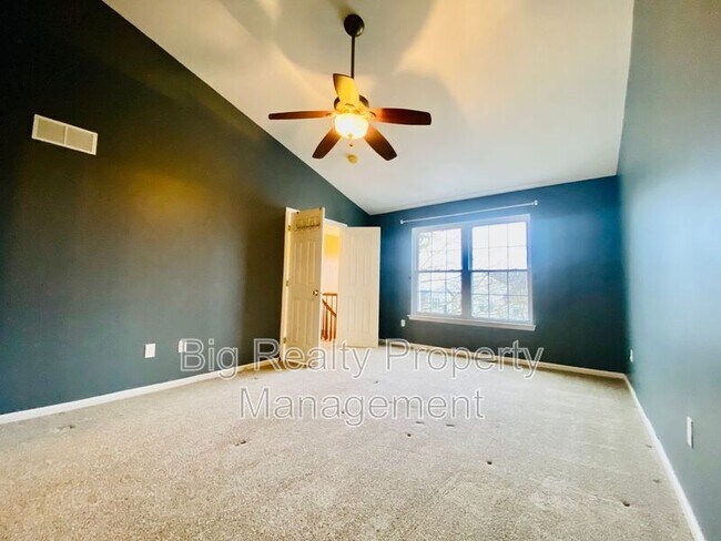 Building Photo - 475 Stoneglen St