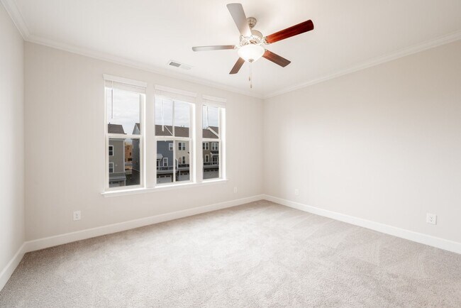 Building Photo - 2022-BUILT BURKITT COMMONS CONDO WALKABLE ...