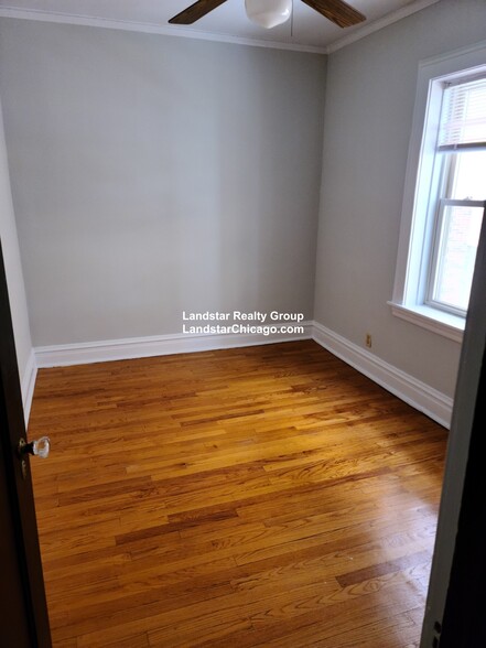 Building Photo - 4514 N Wolcott Ave