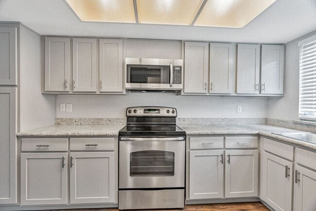 Building Photo - 2 Story Townhome