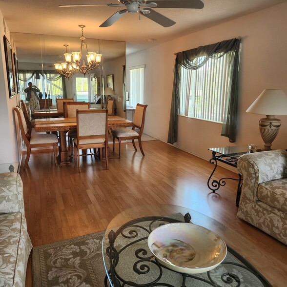 formal dining - 2043 Denmark St