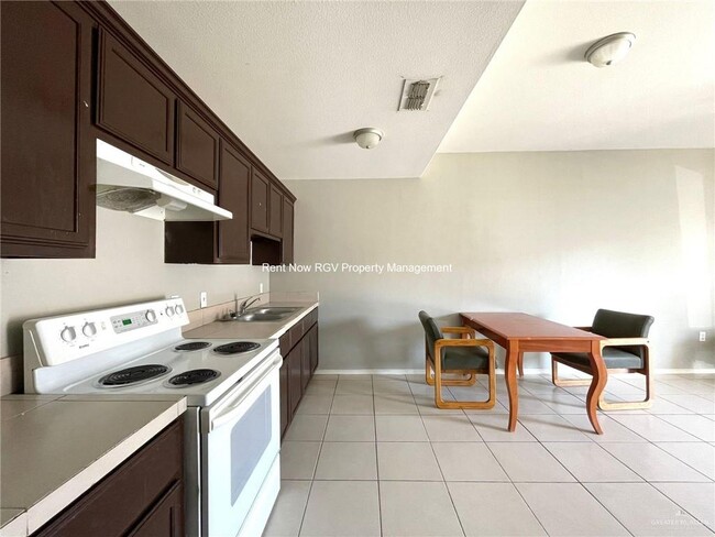 Building Photo - 12 Miroslava Ave