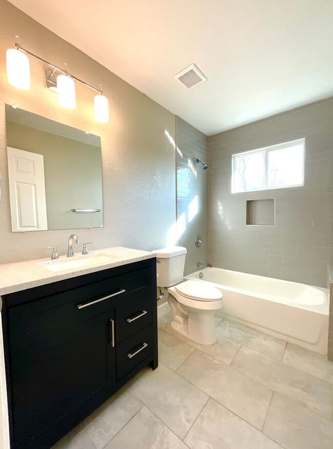 Building Photo - Modern Home With Covered Patio & Fenced Yard!