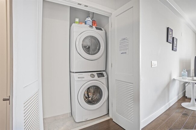 Building Photo - 6401 Park Ave