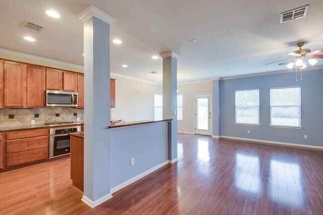 Building Photo - 14821 Fernhill Dr