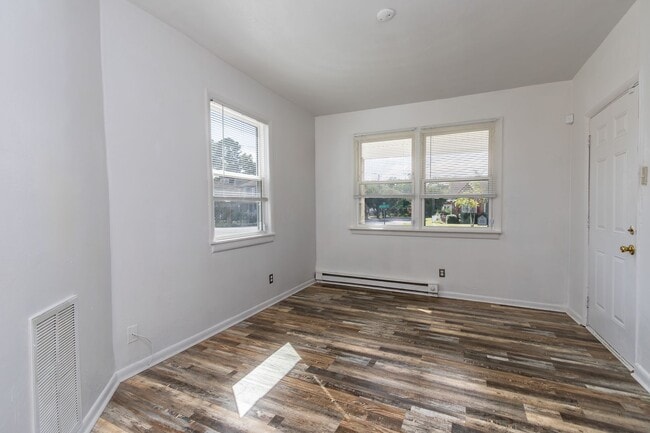 Building Photo - 2025 Peach St