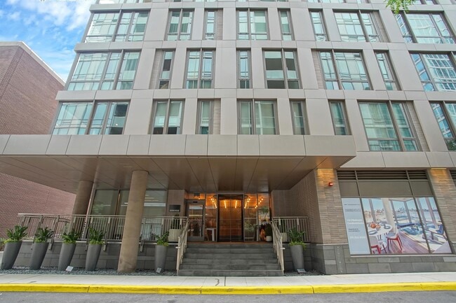 Building Photo - 2 Shore Ln