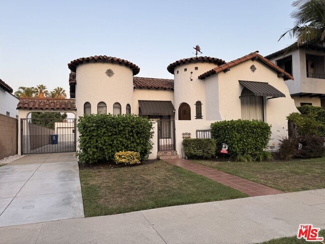 Building Photo - 326 N La Jolla Ave
