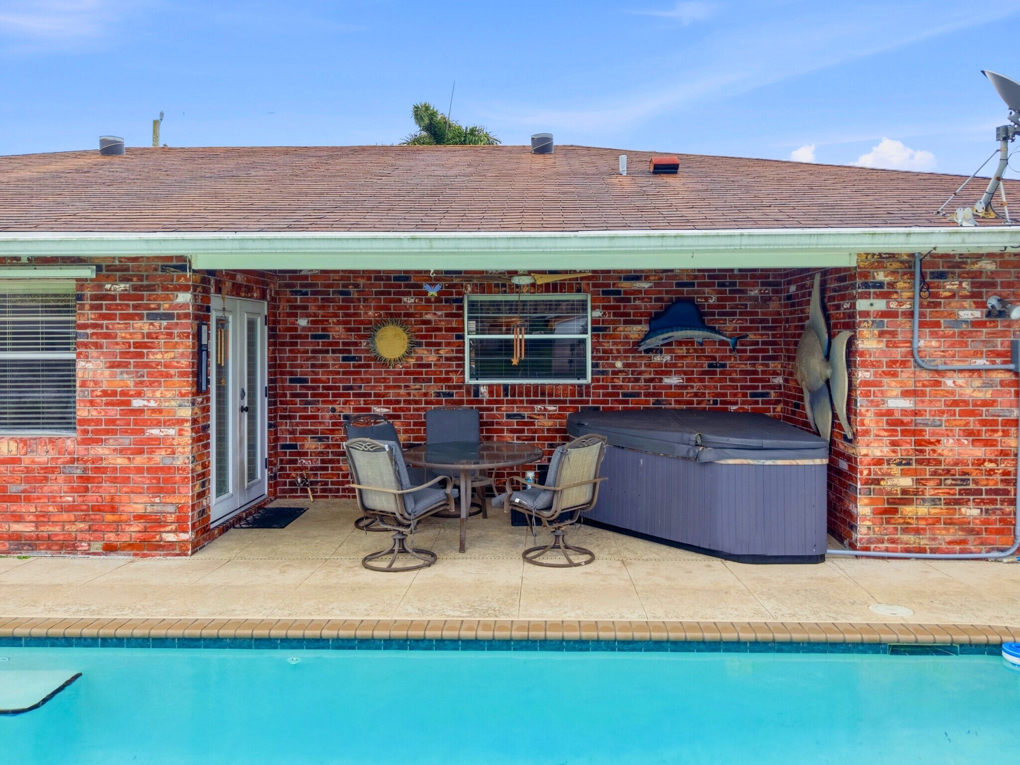 Building Photo - 6611 Venetian Dr